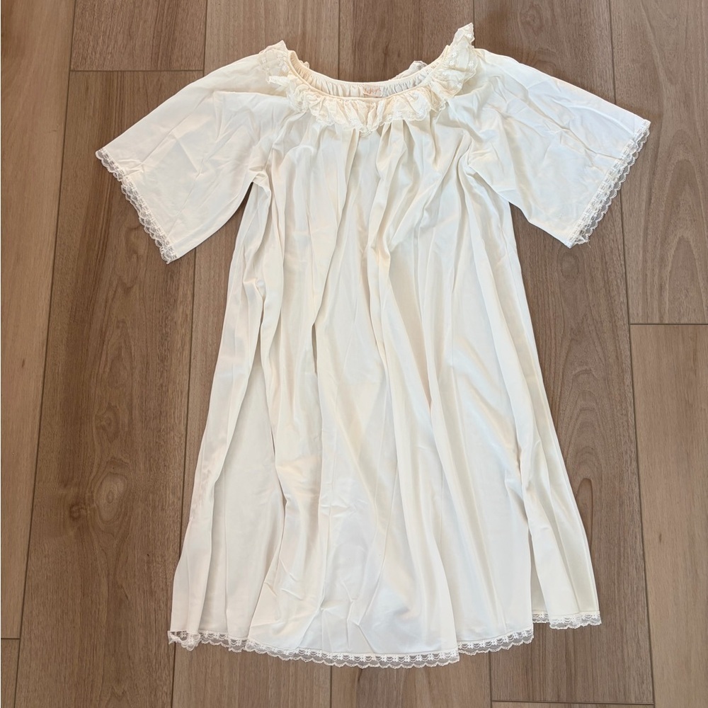 Le Voy’s Vintage Satin White Lace Trim Nightgown small medium